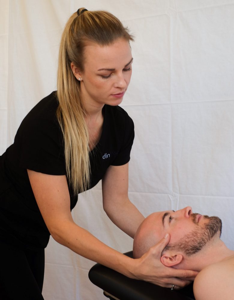 FROM A MEDICAL PATIENT TO A CHIROPRACTIC PATIENT IN ONE VISIT  Transitioning “Medically-minded” New Patients